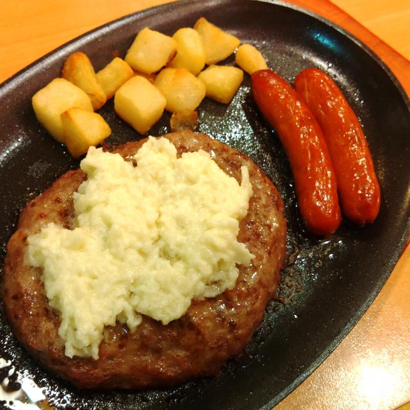 レフォールソースのハンバーグとチョリソーの盛合せ(サイゼリヤ イオンタウン古川店 )