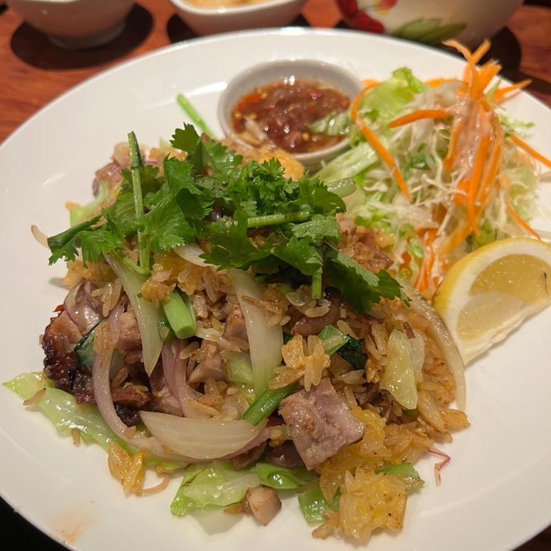 カオニャオ パット ガイヤーン (タイもち米と鶏肉スパイシーチャーハン)(イサーン・キッチン)