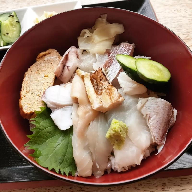 常磐もの地魚海鮮丼(食処くさの根)