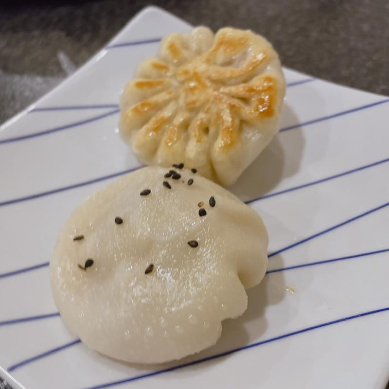 焼き小籠包(神保町 餃子小龍包)