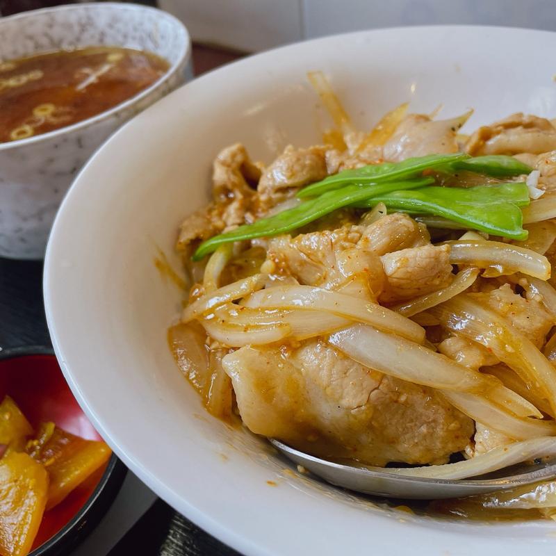 豚バラニンニク丼（半ラーメン・シューマイ・漬け物）(大龍飯店)