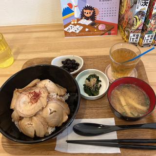 チャーシュー丼定食(どんぶり定食 SHIORICH （シオリッチ）)