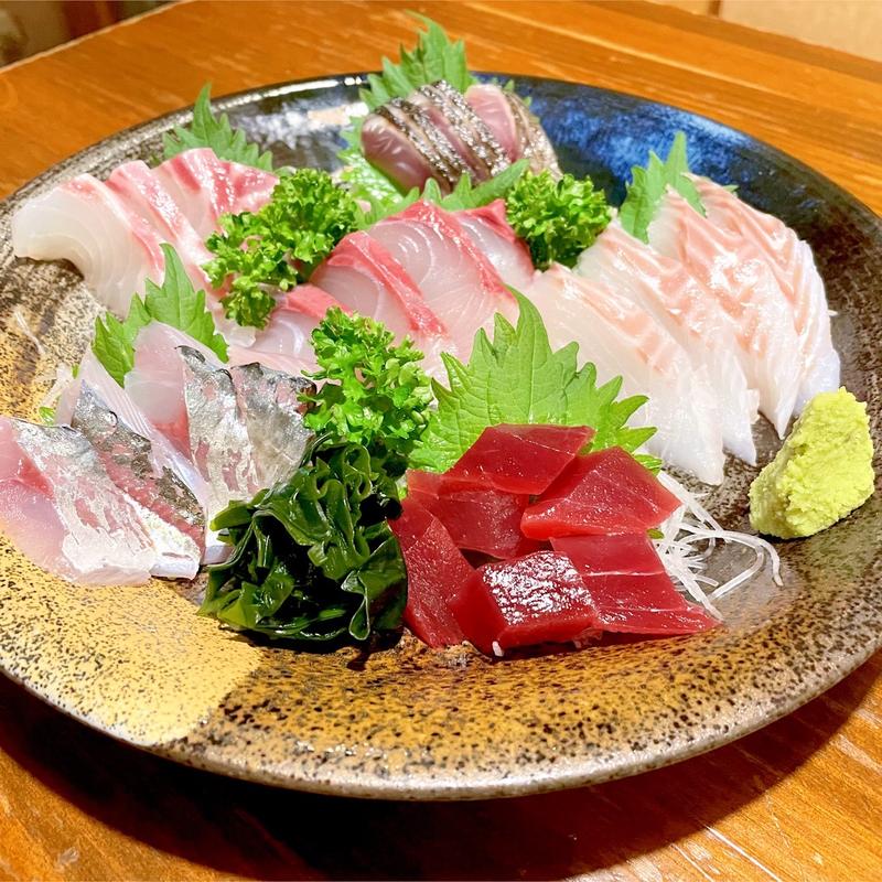 お刺身三点盛り(鳥半・魚半)