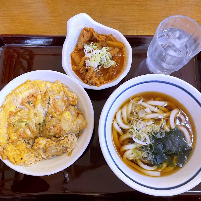 ハーフうどん＋ミニかき揚げ丼＋ミニ赤パンチ(山田うどん食堂 貝塚インター店)