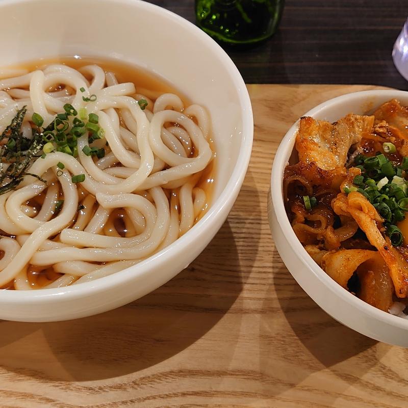 スタミナ豚丼セット(RAKU SPA 1010 神田)