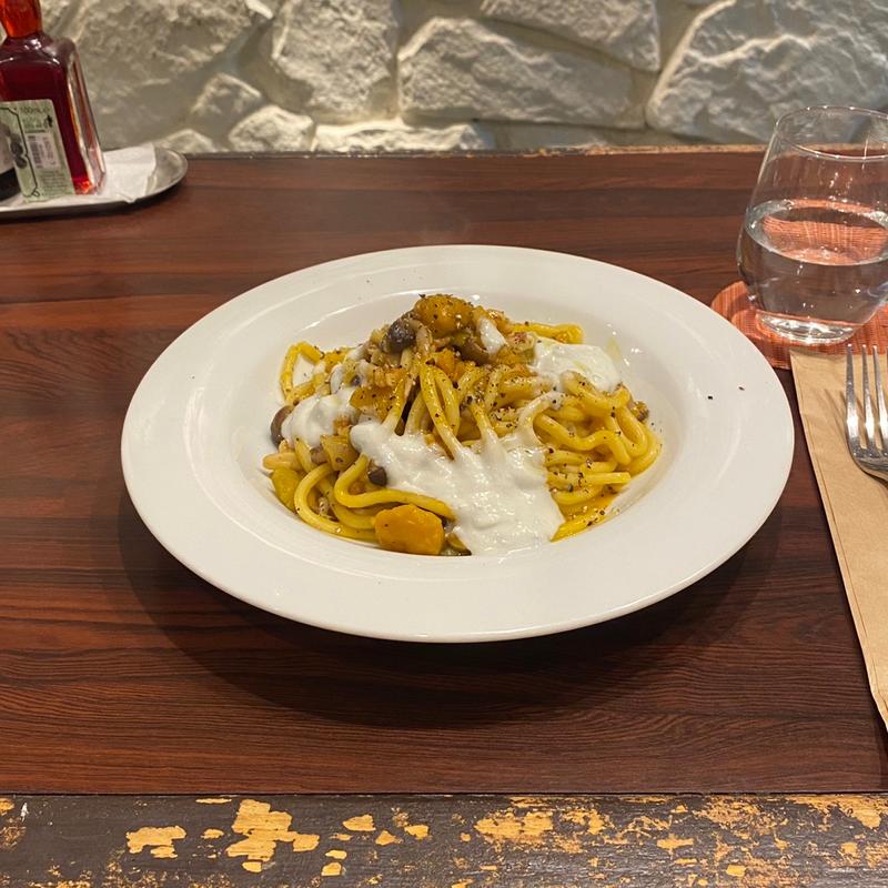 かぼちゃとキノコのゴルゴンゾーラソース　スパゲットーニ(43 クワトレ)