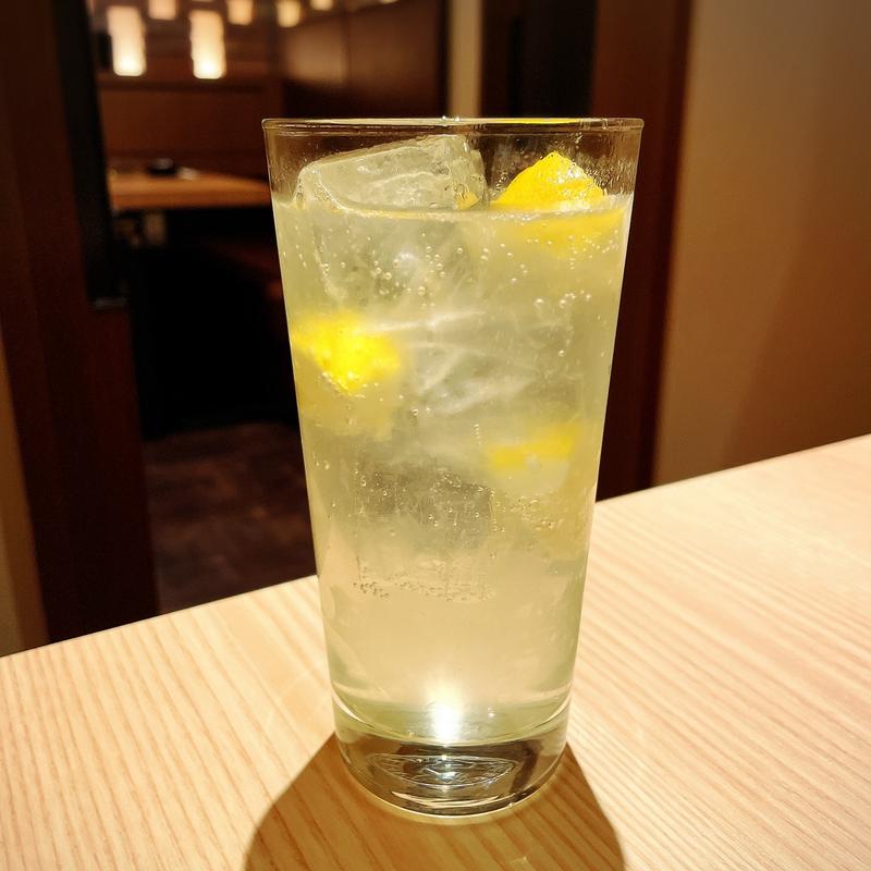 生絞りレモンサワー(肉やきとだしと博多うどん中目黒はし田)