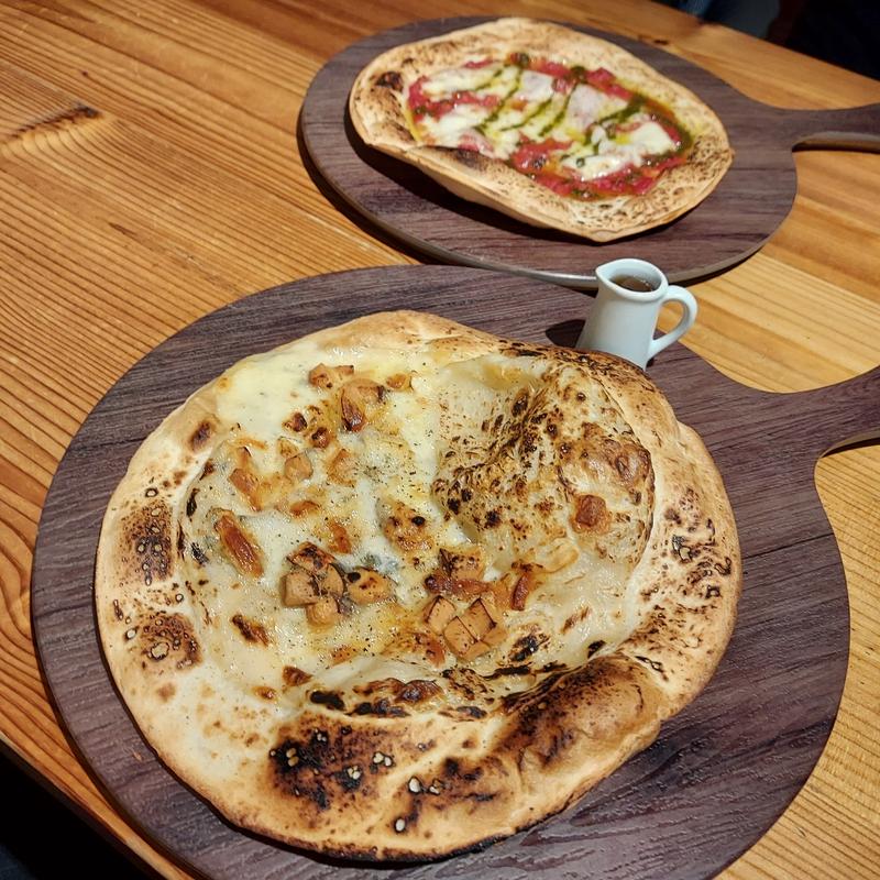 ピッツァ クワトロフォルマッジ(グリルモトカラ)