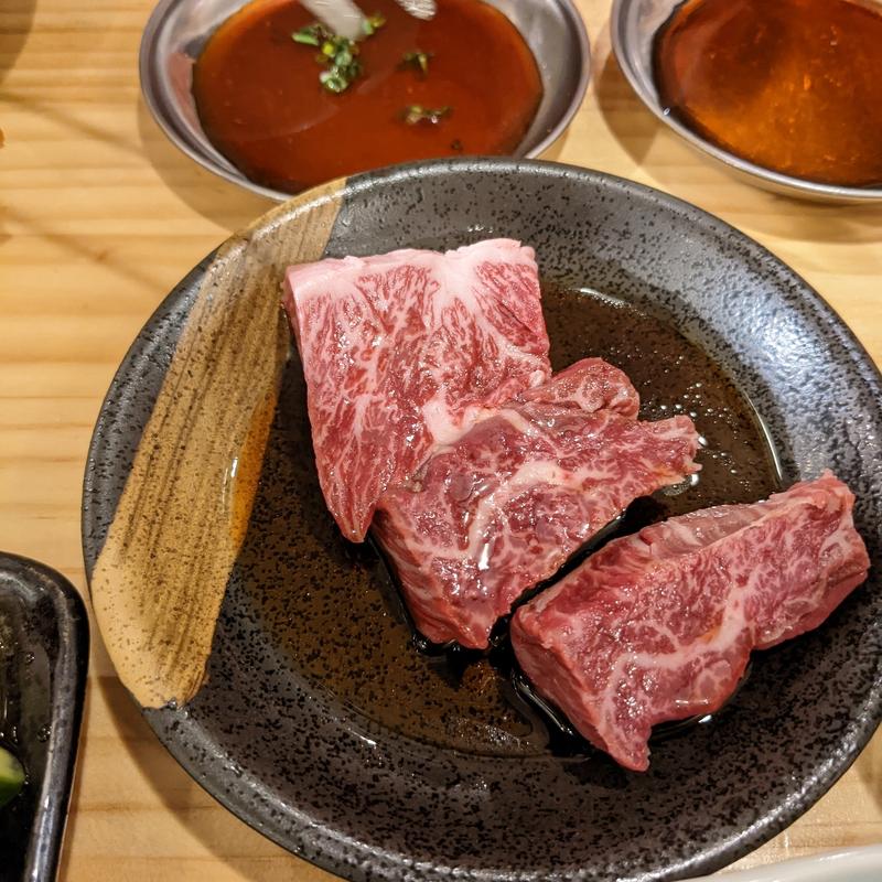 (炭火焼肉ホルモン小町 新川店)