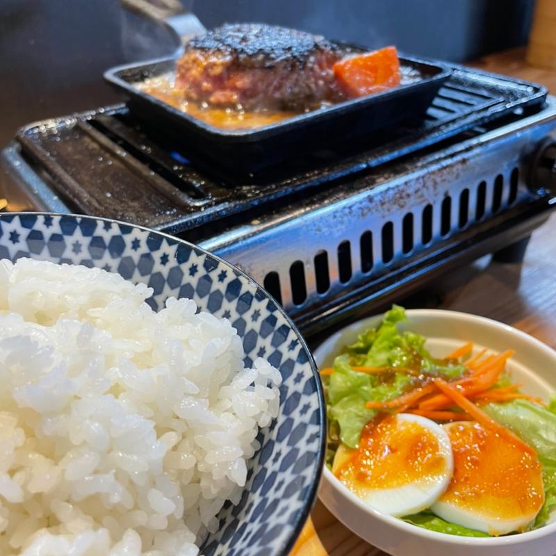 焼肉屋の黒毛和牛レアハンバーグ定食(大衆焼肉こじま 大阪堺宿院店)