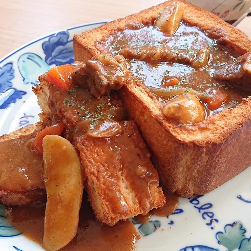 パンの器で食べるコクうまビーフシチュー(コーヒー＆トースト)
