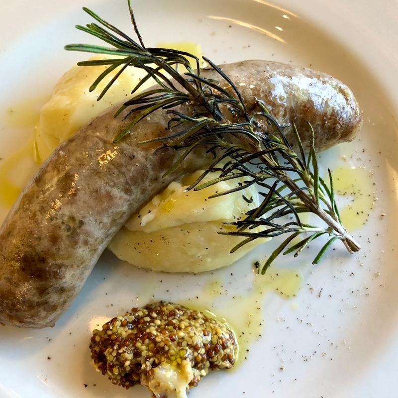 安曇野放牧豚焼きソーセージと十勝じゃがいもとマッシュドポテト(LODGE BISTRO SARU学芸大店 （ロッジビストロＳＡＲＵ）)