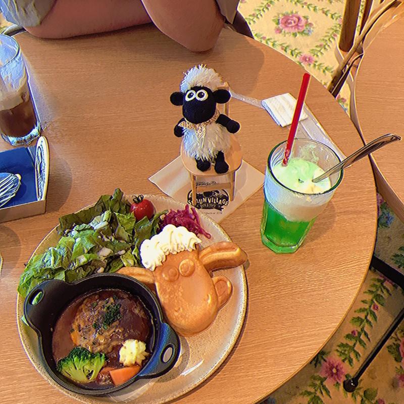 ショーンワッフルプレート 煮込みハンバーグ(ひつじのショーンビレッジショップ&カフェ)