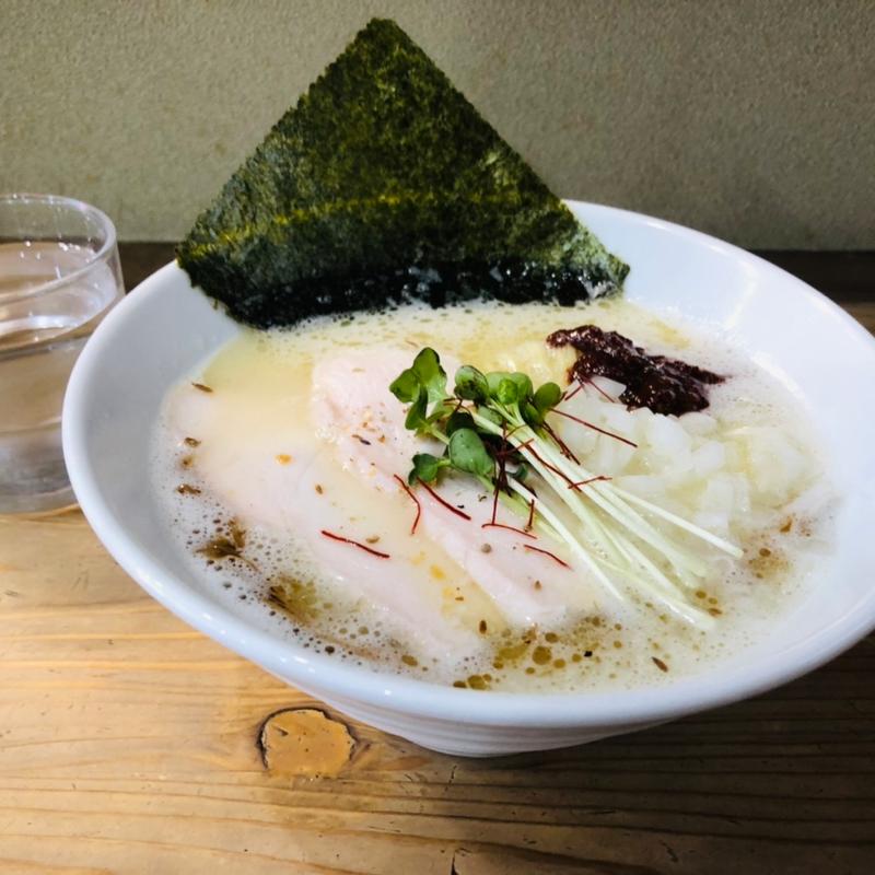 鶏白湯ラーメン赤(からあげと手羽先と鶏白湯ラーメン 鳥八三)
