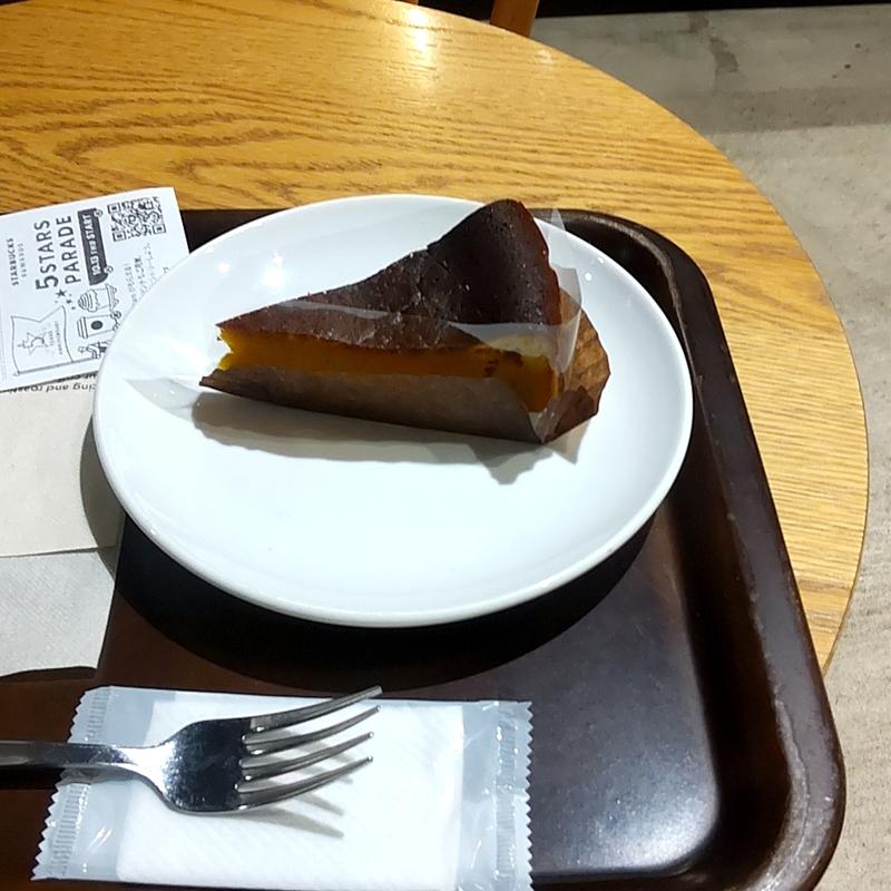 パンプキンのバスクチーズケーキ(スターバックスコーヒー 東京駅八重洲南口店)