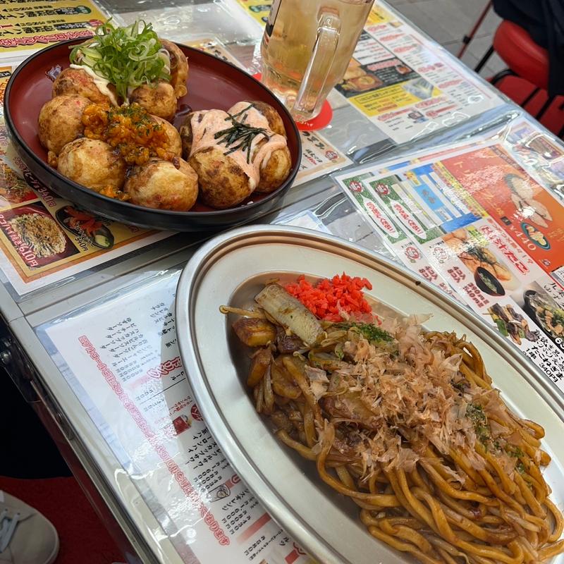 フワトロたこ焼き3食合盛りとサッポロ焼きそば(タコとハイボール 狸小路二丁目店)