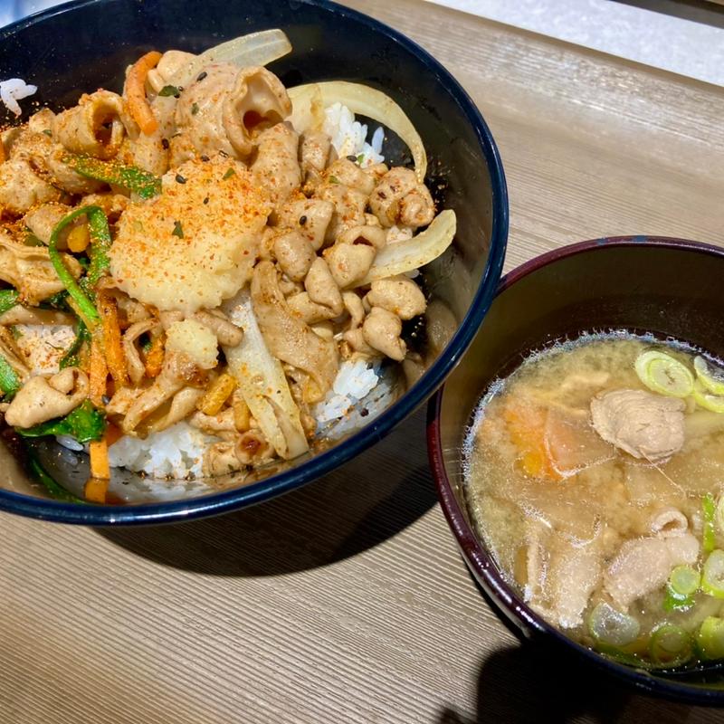 スタミナモツ焼き丼(川口休憩所)