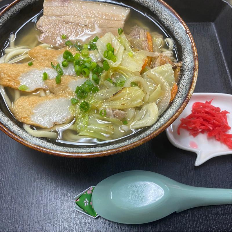 宮古そば＋肉野菜乗せ(しま食堂 湧泉家（わくみや）)