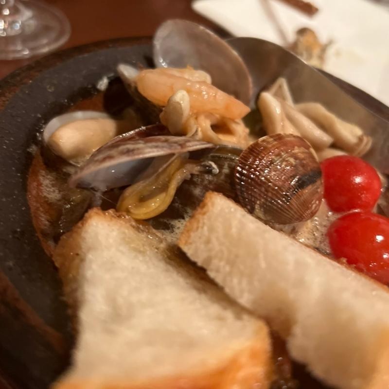 魚介とキノコのアヒージョ(ぐっつ)