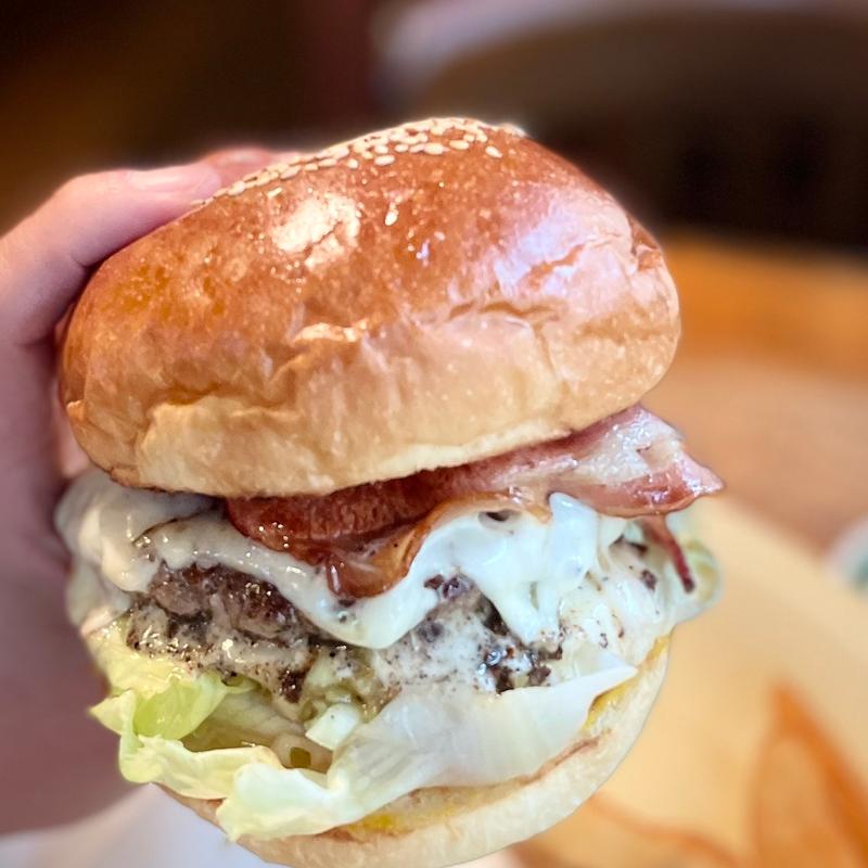 スモークベーコンモッツァレラバーガー(codie's)