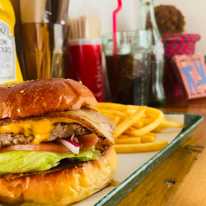 ベーコンチーズバーガー(THE BASKET)