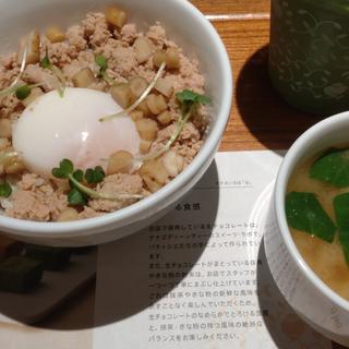 鶏そぼろどんぶり（S）(nana's green tea ルミネ北千住店)