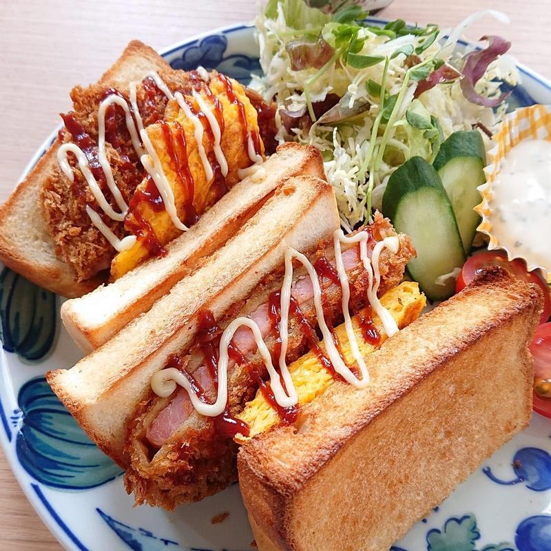 ハムカツとオムレツのトーストサンド(LUNAcafe)