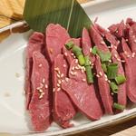 レバ刺し(十勝ホルモン KEMURI 神保町店)