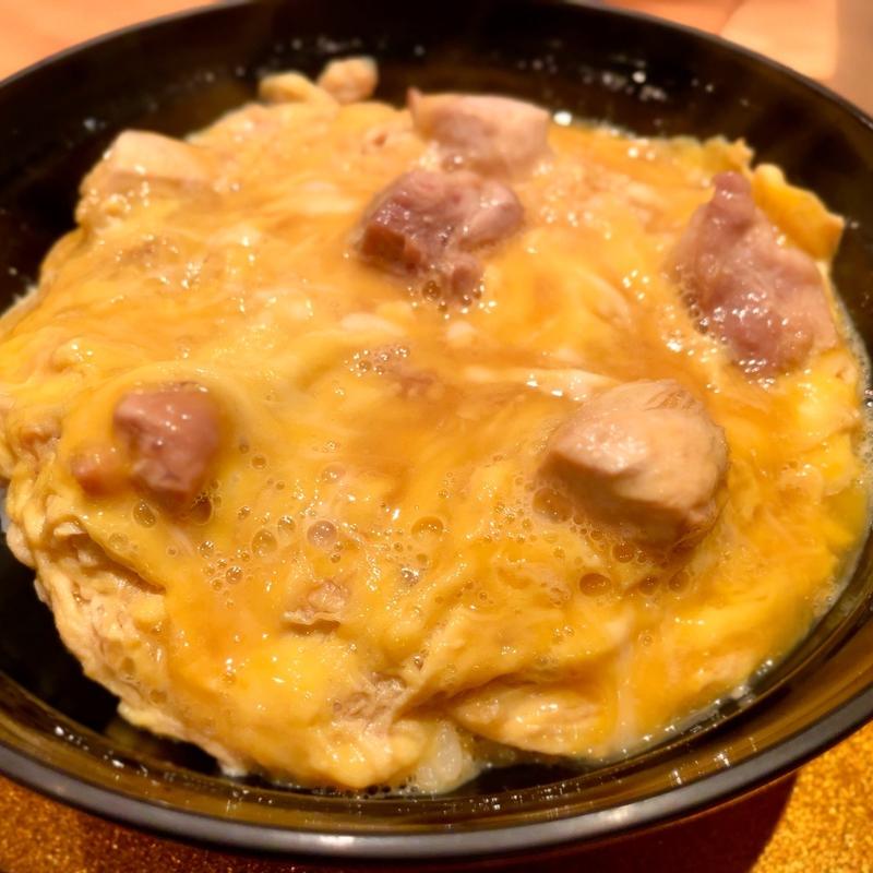 川俣シャモの親子丼（お新香、スープ付）(陽風水 （ひふみ）)