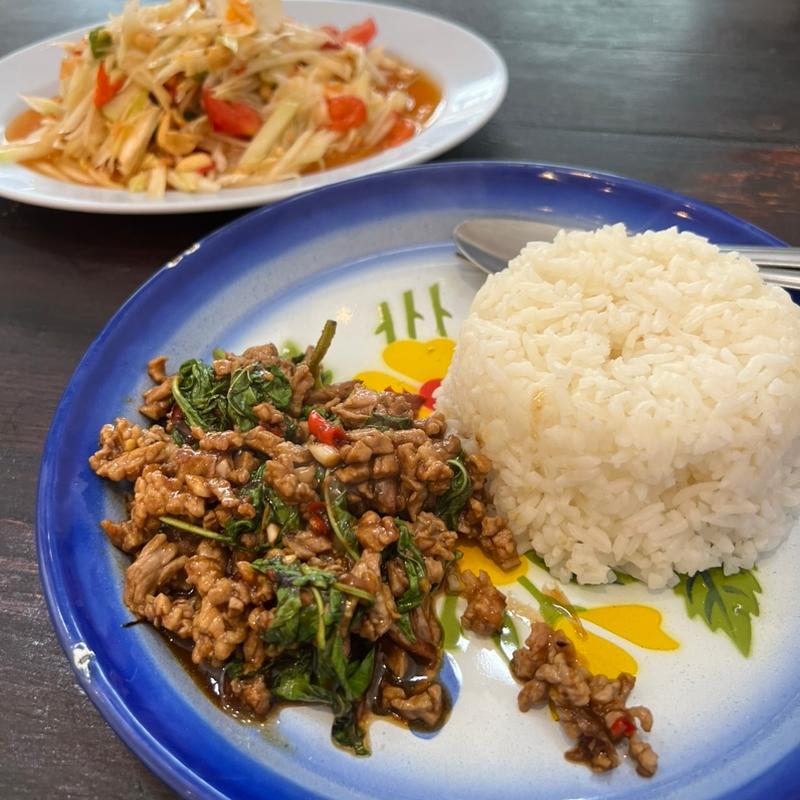 牛肉のガパオライス(แซ่บสุดใจ - Sabsudjai)