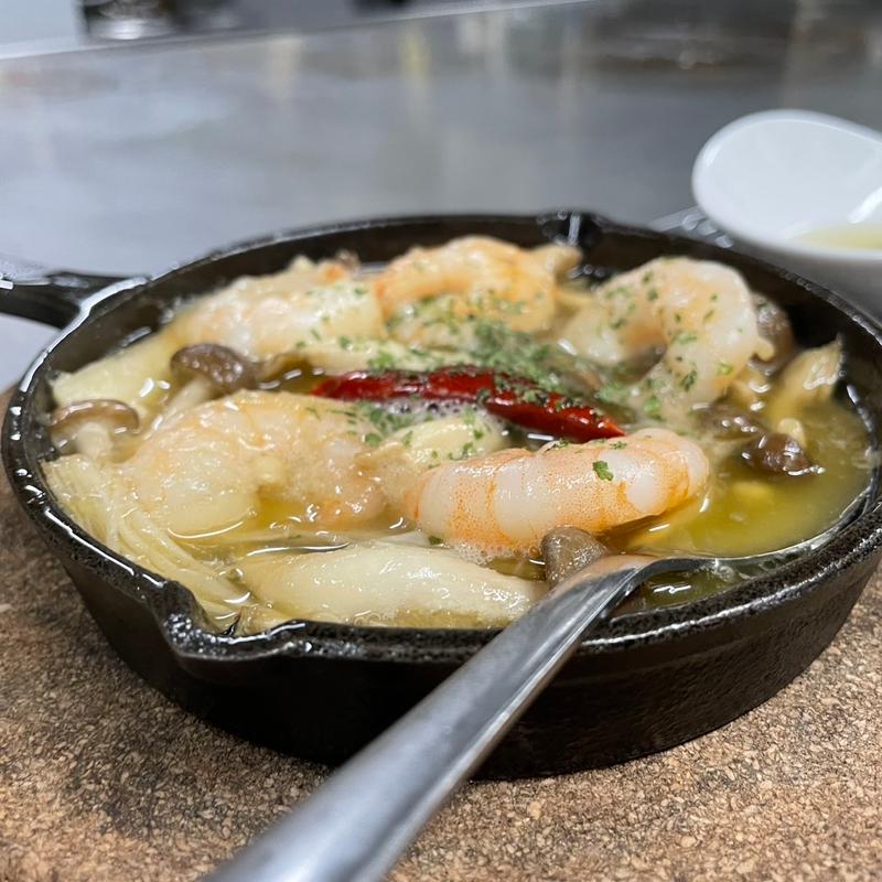 アヒージョ(鉄板焼HERE)