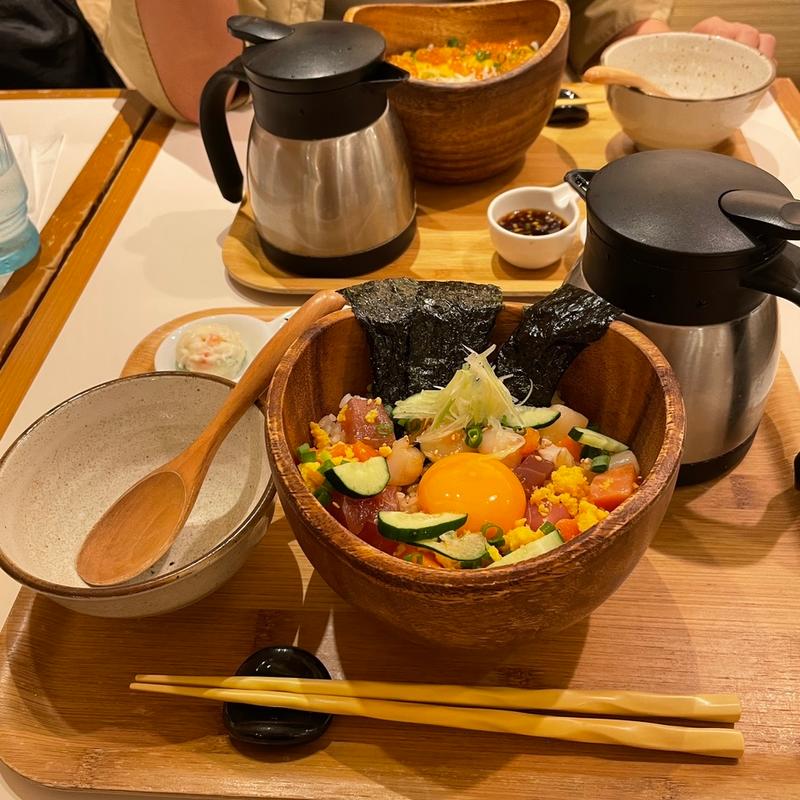 韓国風海鮮ユッケごはん(こめらく 贅沢な、お茶漬け日和。 ルミネエスト新宿店)