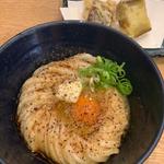 温しょうゆ油＋バターペッパーつまんでご卵＋濃密安納芋天(うどん 慎（しん）)