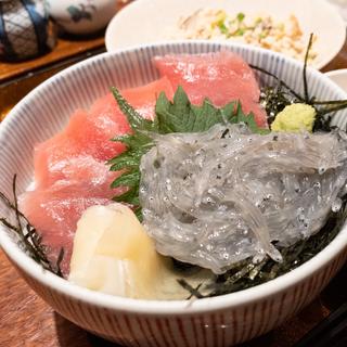 鮪と生シラス丼(四季の味 さくれ )