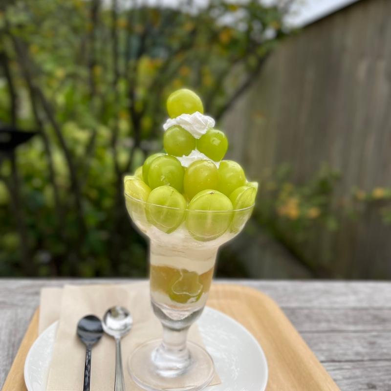 シャインマスカットパフェ(葡萄屋kofu ハナテラスcafe)