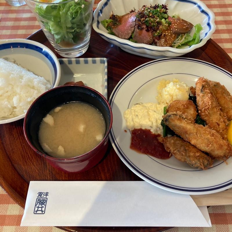 黒毛和牛コールドビーフと相生産カキフライ定食(洋食勝井)