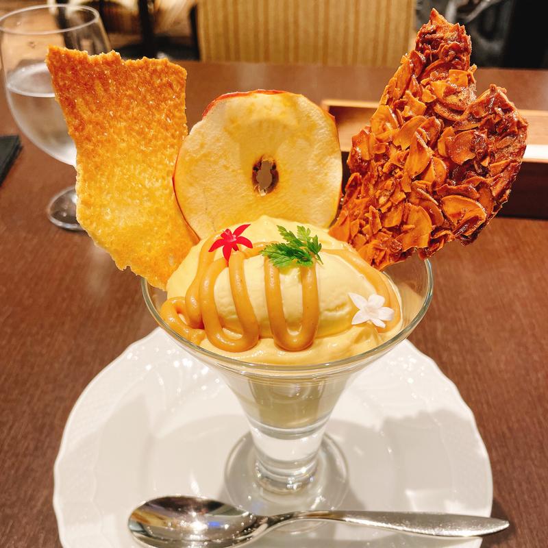 キャラメルと林檎のパフェ(ダマン リュミエール)