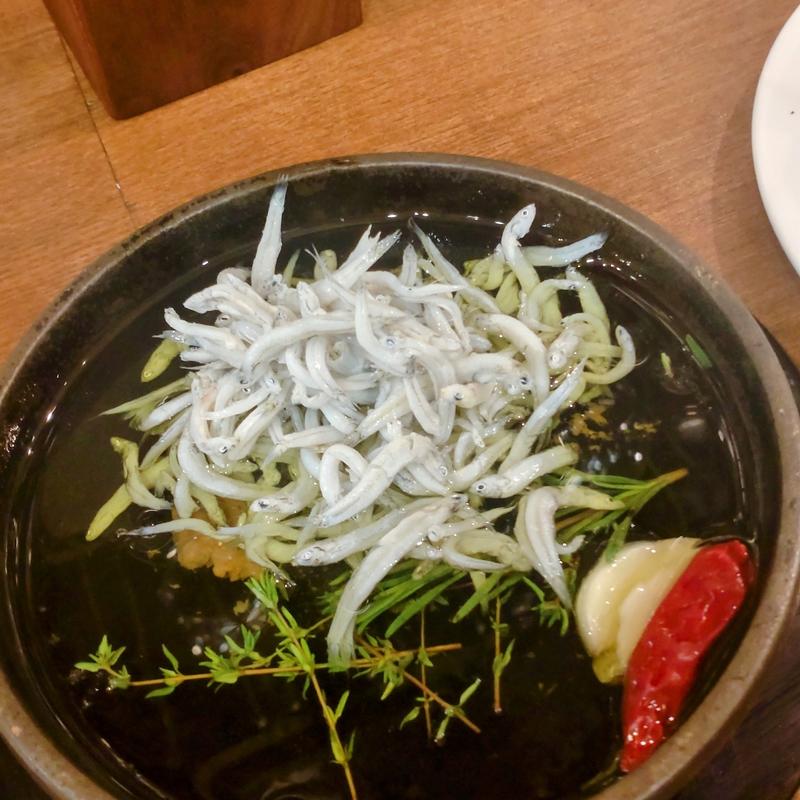 ハーブオイルのアヒージョ(アヒージョ専門店 AJILLO 中野 （アジロ）)