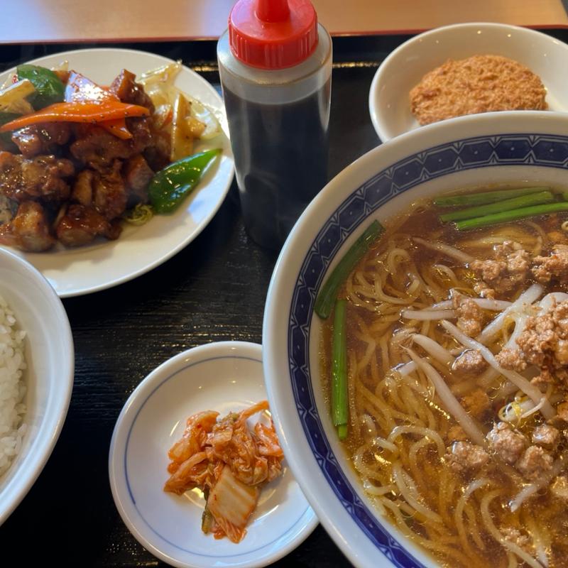 ランチ(鶏肉の黒胡椒炒め＋台湾ラーメン)(中華料理 都府 那珂川店)