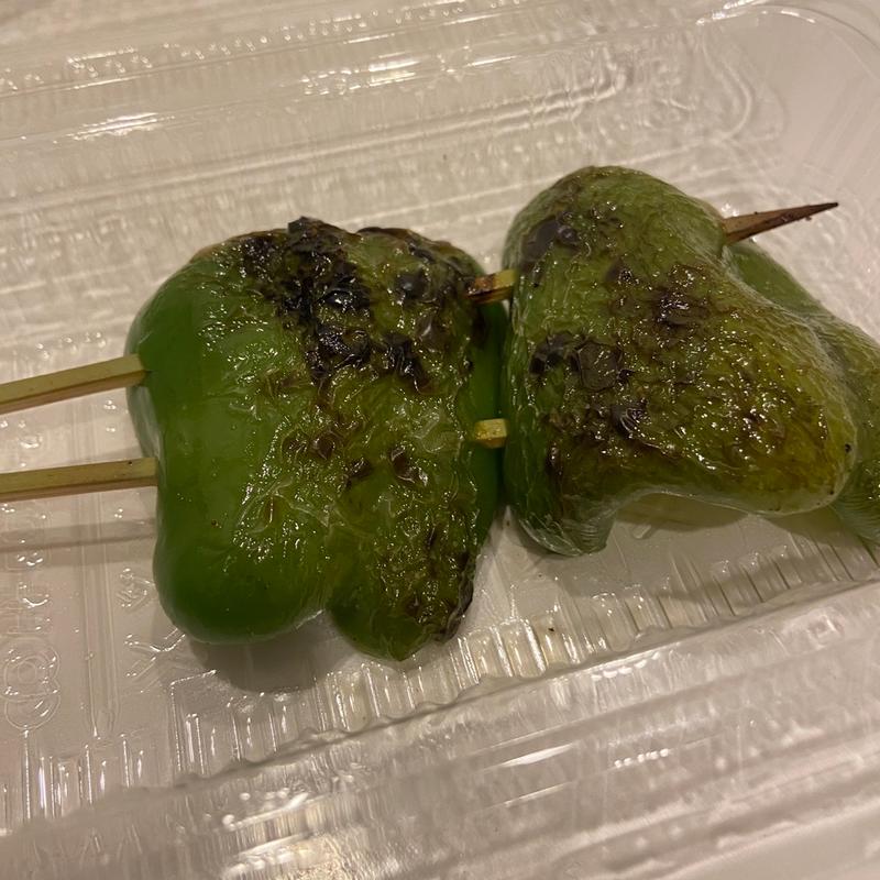 焼きピーマン(もつ焼き とん豚)