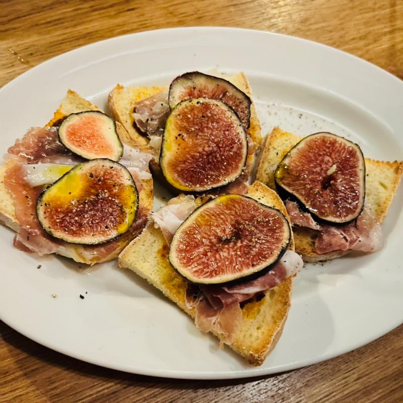 イチジクとンドゥイアのクロスティーニ(AURELIO)