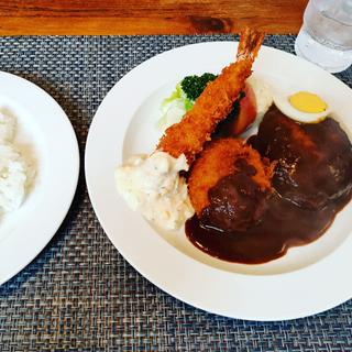 wランチ(洋食屋 ワタナベ)