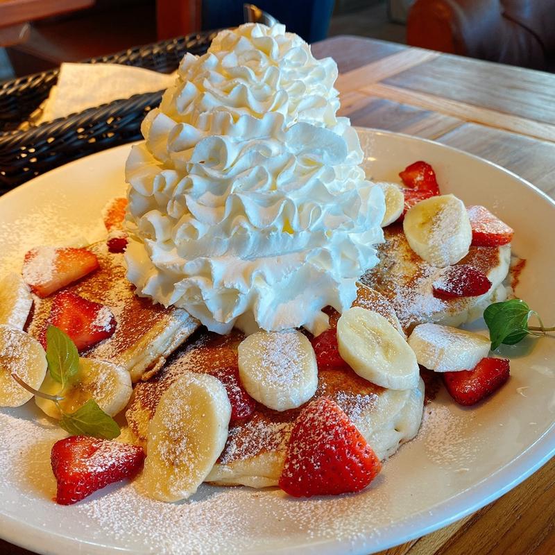 ストロベリー&バナナホイップパンケーキ(コナズ珈琲姫路)