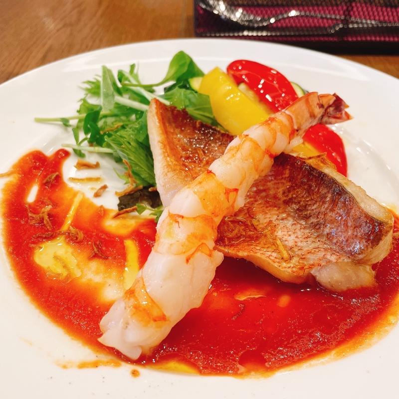 白身魚と海老のロースト　トマトソース(本町ビストロ ボンヴァン)