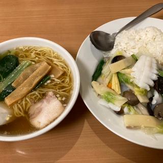 イカと野菜のあんかけご飯と半ラーメンセット(龍華飯店)