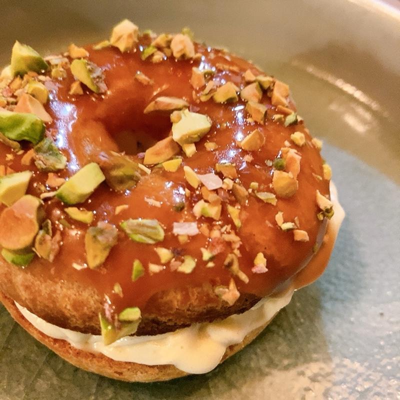 ピスタチオとキャラメルのパリ・ブレスト(Nature wine&pub under)