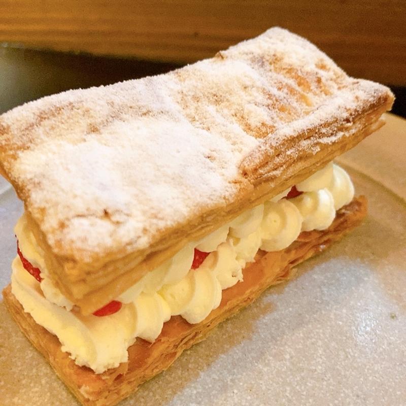 苺とホワイトチョコレートのパイ(Nature wine&pub under)