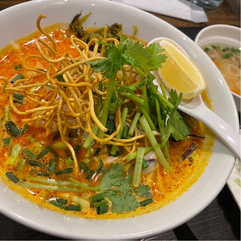 カオソーイ(本格タイ料理 バル プアン 渋谷店)