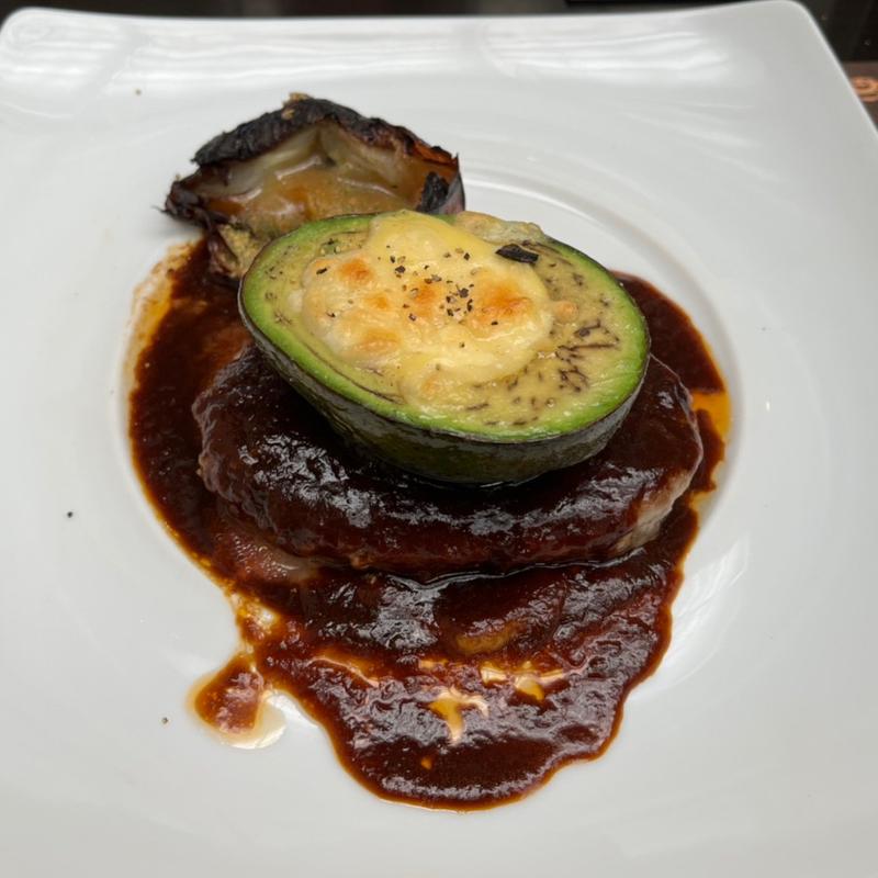 ハンバーグステーキ　黒のデミグラスソースと皮つきアボカド(サンマルク 京都伏見店 （SAINTMARC）)