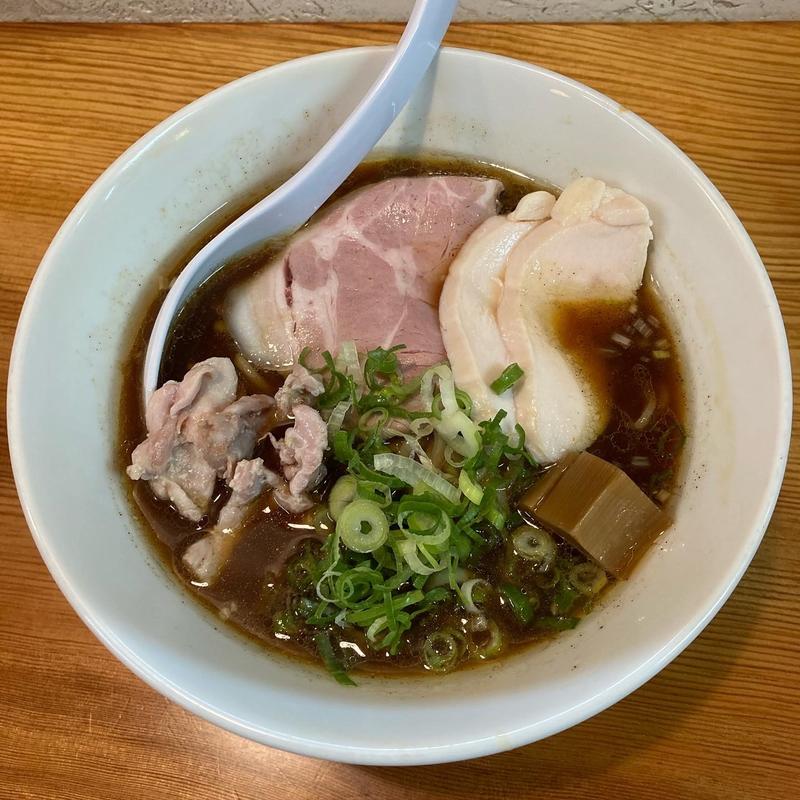 生醤油ブラックらぁめん（限定）(らぁめん 麺屋秀)